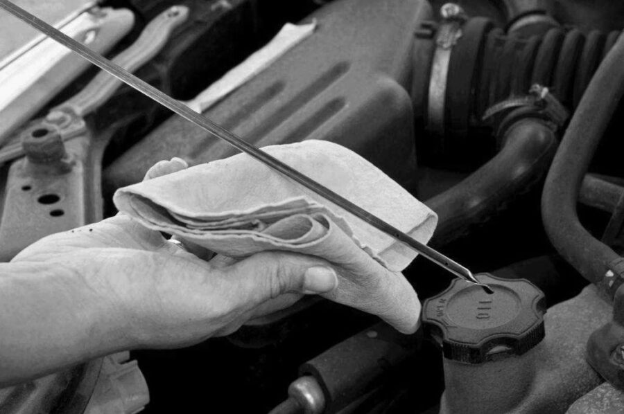 Lisääntynyt öljynkulutus moottorissa: syyt ja ratkaisut