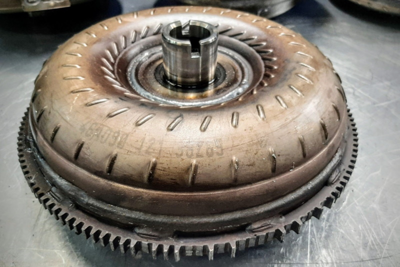 Erittäin voimakas tärinä tyhjäkäynnillä