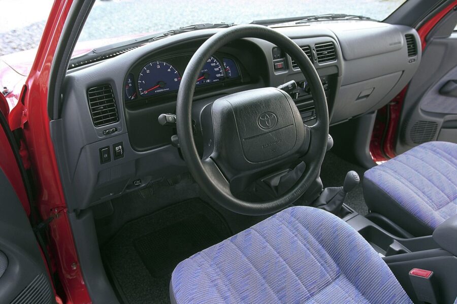 Legendaarisen Toyota Hilux -lava-auton historiaa