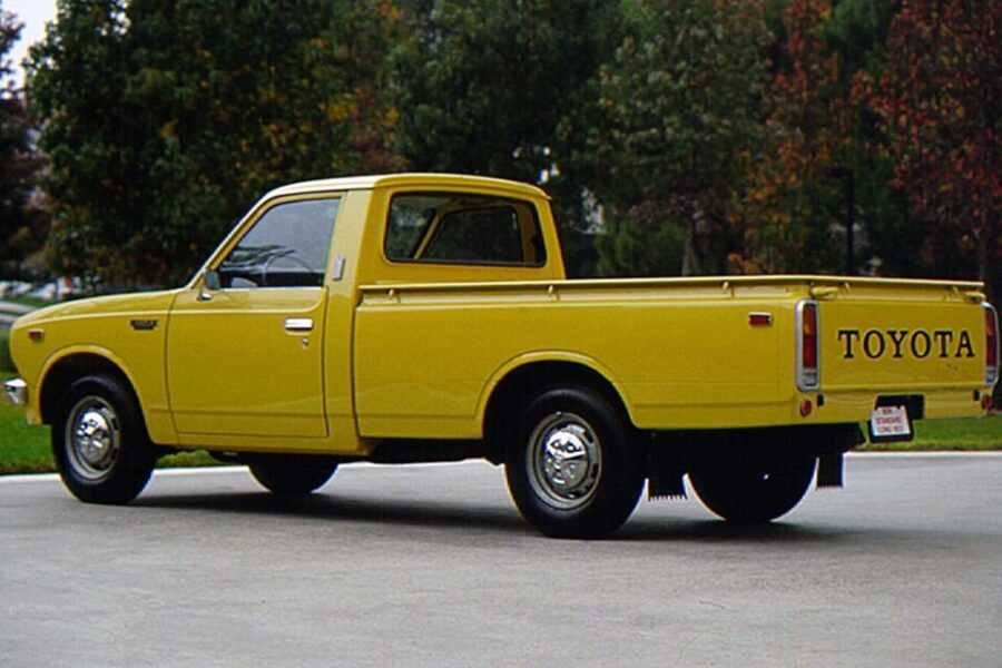 Legendaarisen Toyota Hilux -lava-auton historiaa