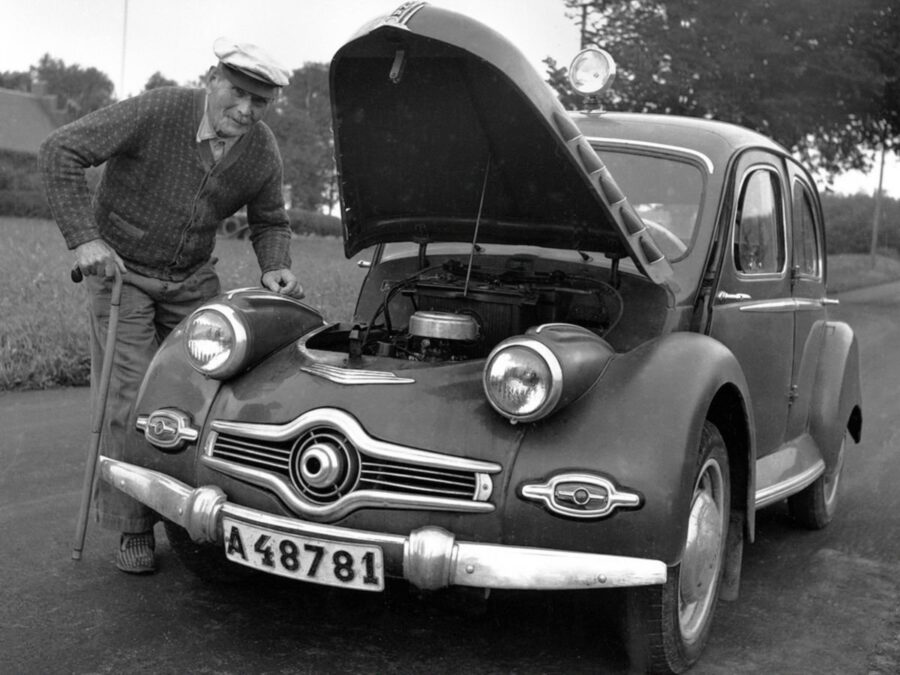 Kahden sylinterin ”oppositio” yhdessä lohkossa (Panhard Flat-Twin)