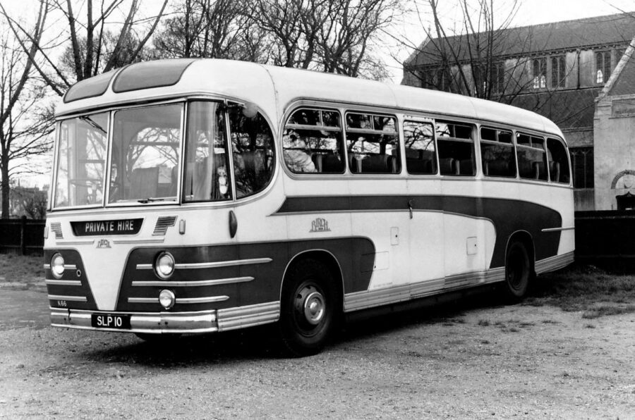 Dieselin ”oppositio” heiluvalla kampiakselilla (Commer Rootes TS3 Tilling-Stevens)