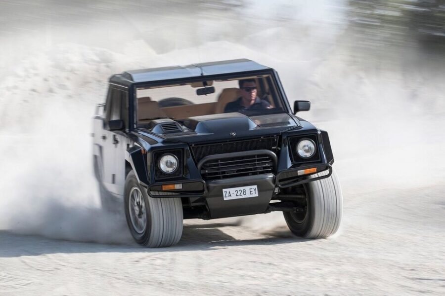 Lamborghini LM002. Maastokelpoinen superauto