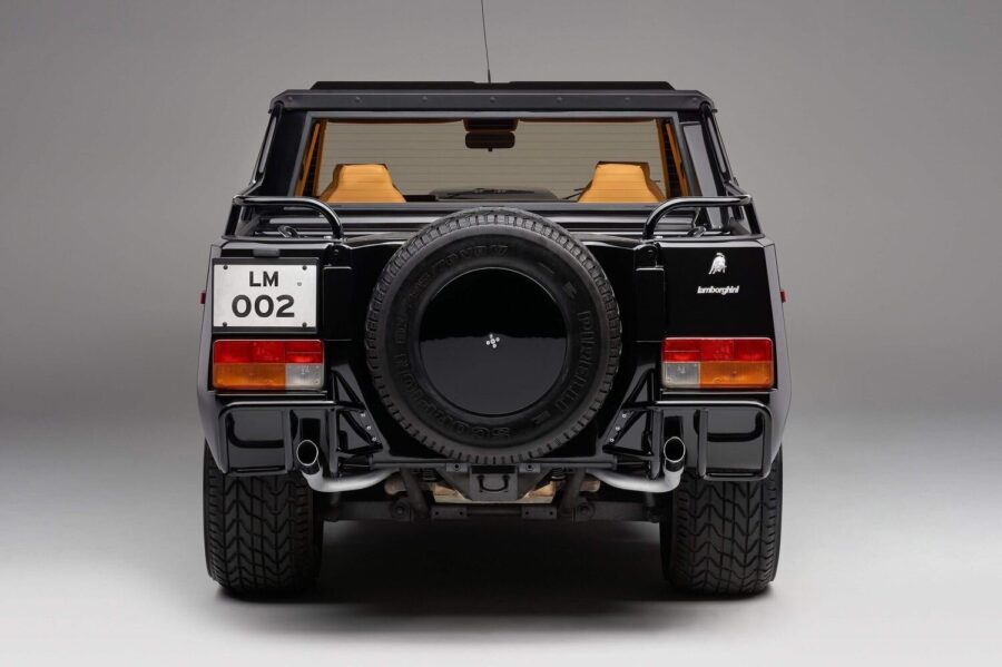 Lamborghini LM002. Maastokelpoinen superauto