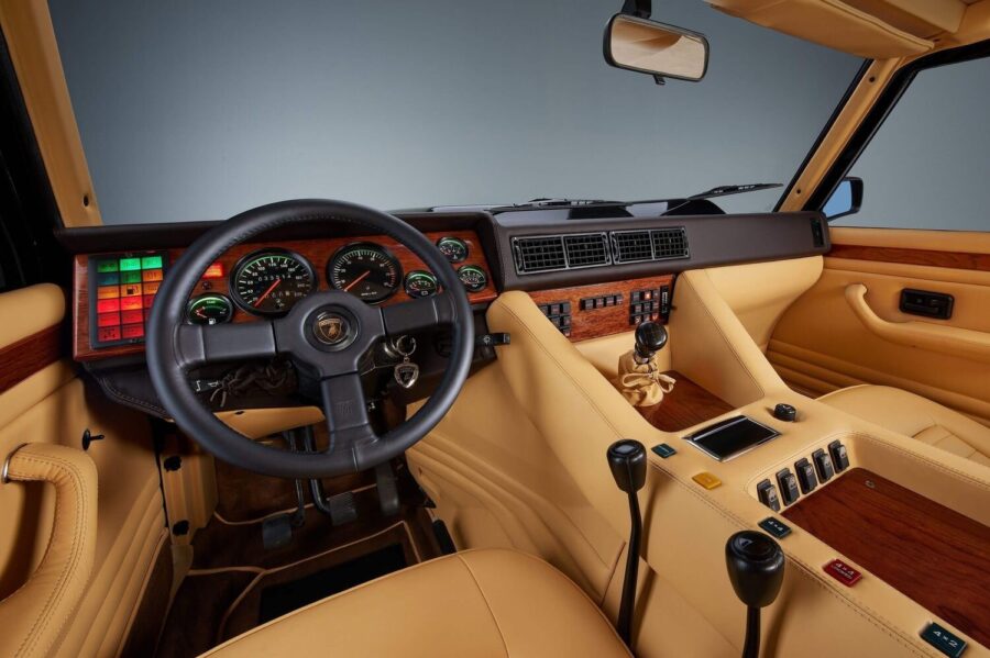 Lamborghini LM002. Maastokelpoinen superauto