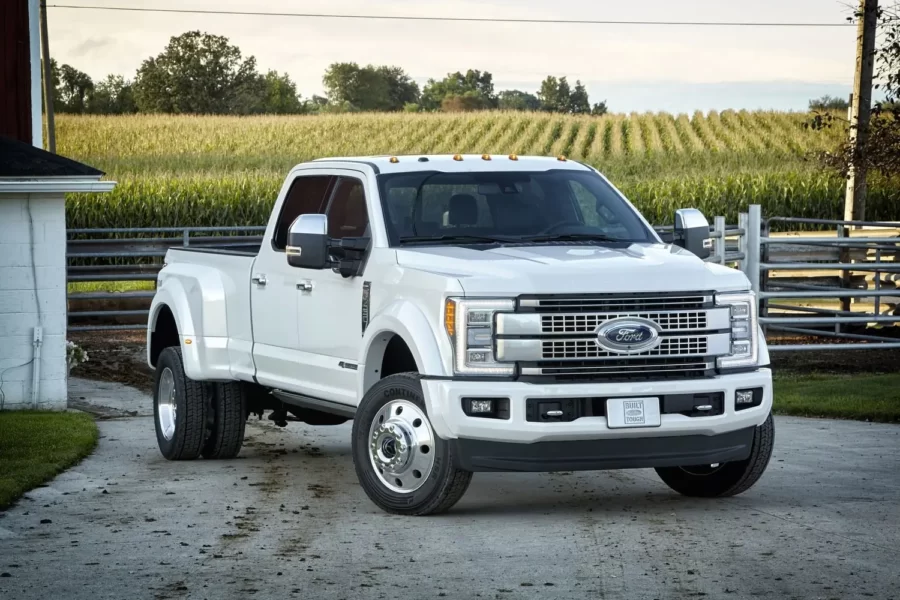 Ford F-Series Super Duty – 6,702 L V8, turbodiesel