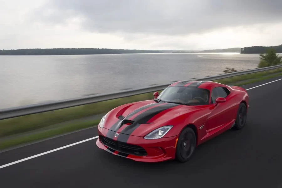 Dodge Viper — 8,390 l V10, vapaasti hengittävä, bensiini