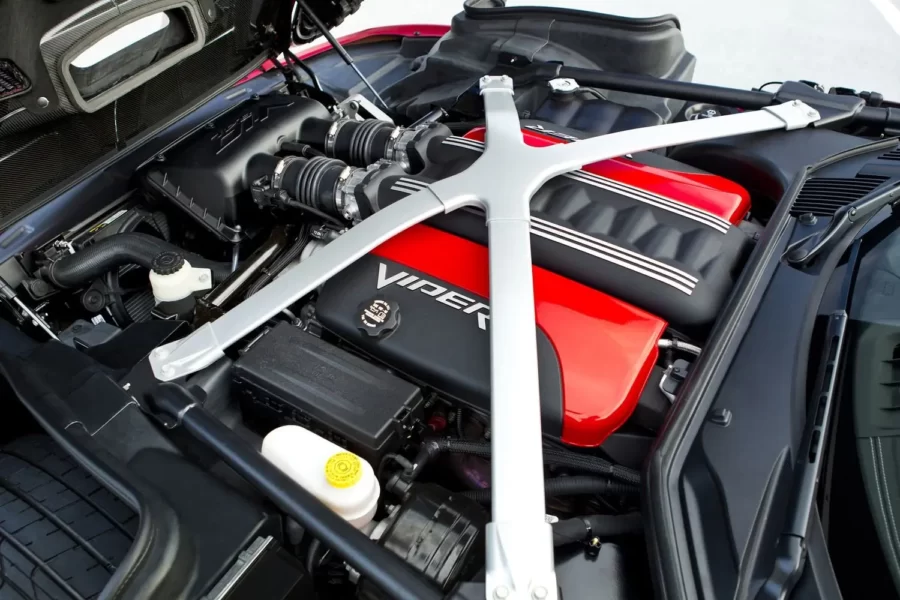 Dodge Viper — 8,390 l V10, vapaasti hengittävä, bensiini
