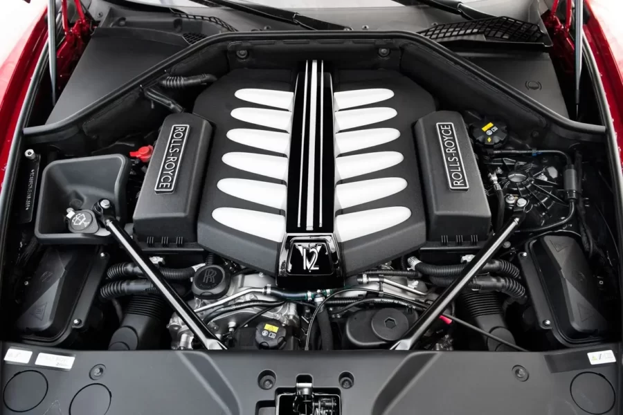 Rolls-Royce Wraith/Dawn/Ghost ja BMW M760Li xDrive — 6,592 L V12 (BMW), 2 turbiinia, bensiini